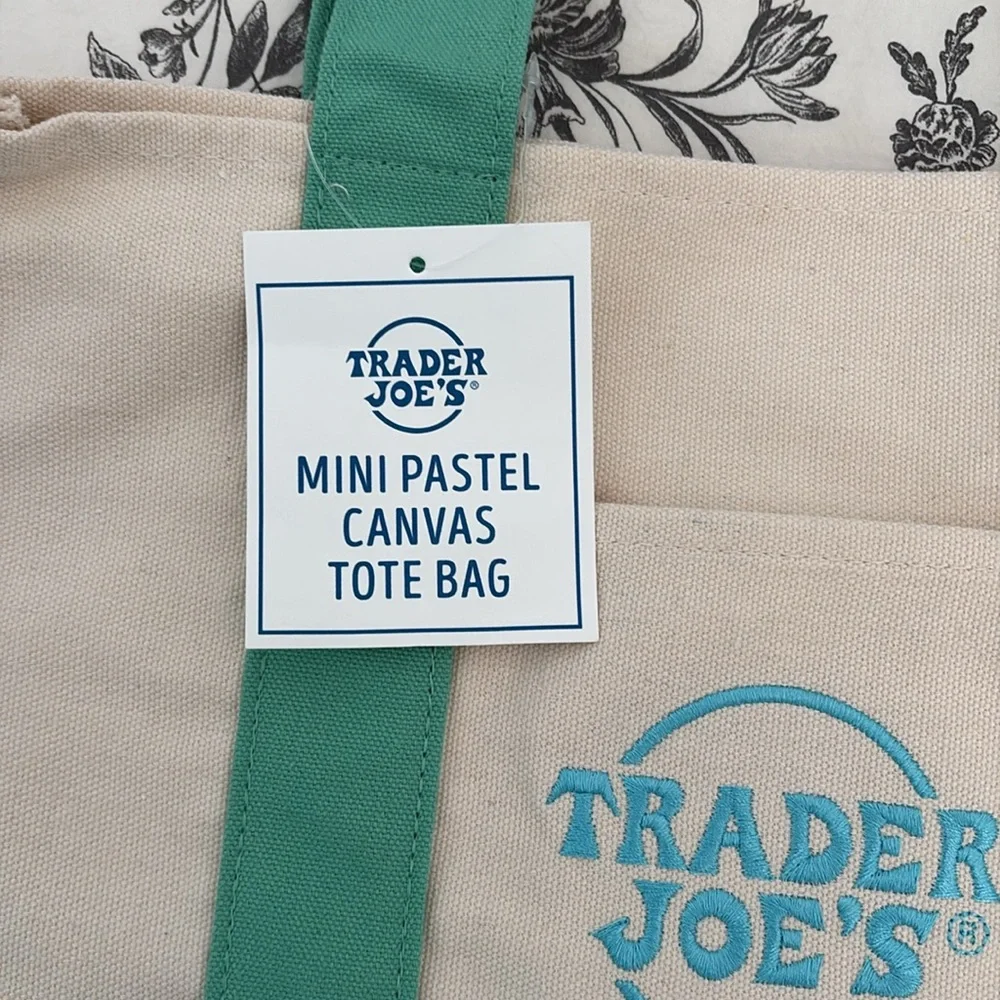 Trader Joe’s Pastel Mini Bag Green - Picture 2 of 3
